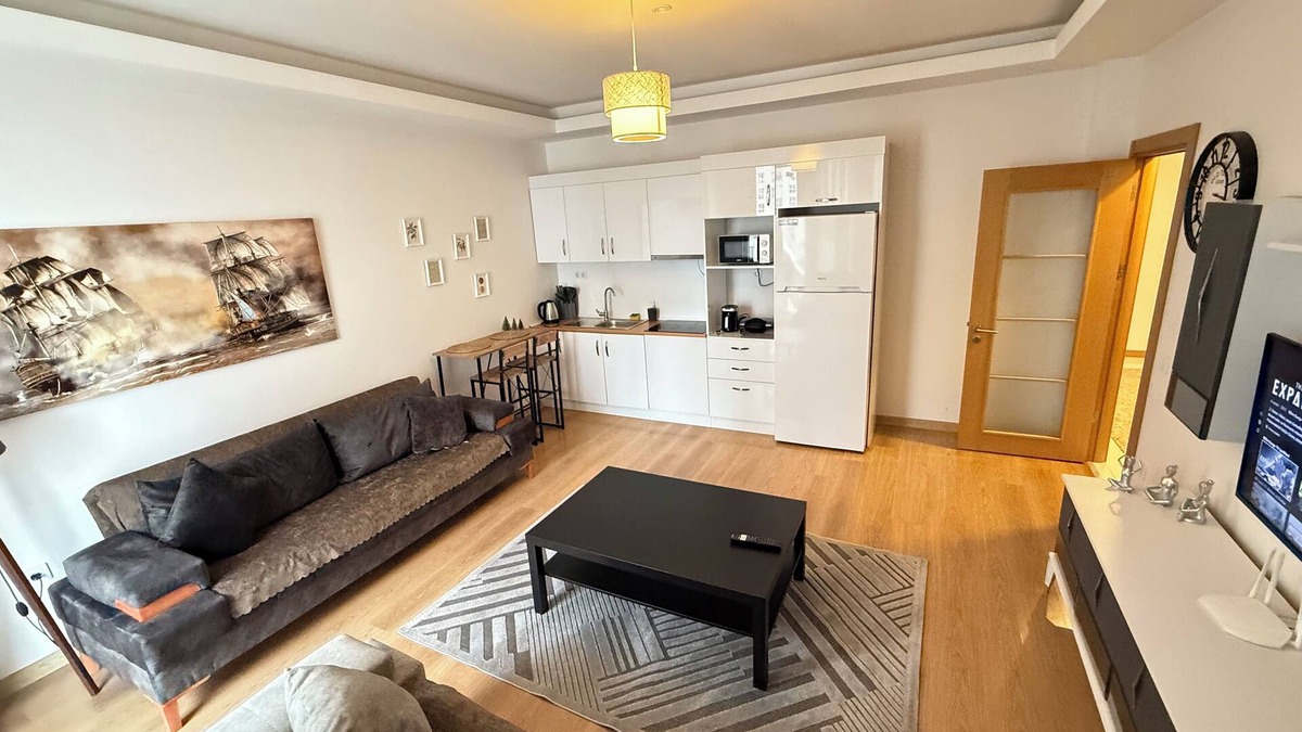 Esenyurt Apartment | 2 Bedroom 1 Living roombig apartment with AC, WiFi,Free Parking