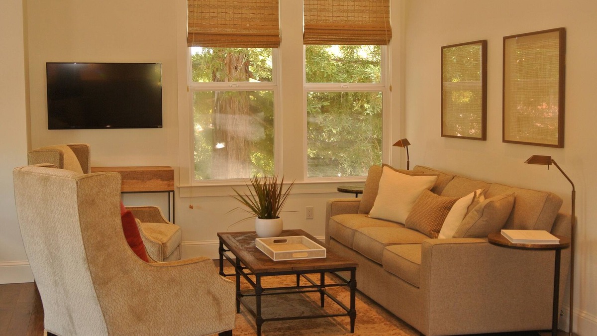 Sonoma Apartment | 2 bedroom/2 bath Apartment with balcony downtown Sonoma