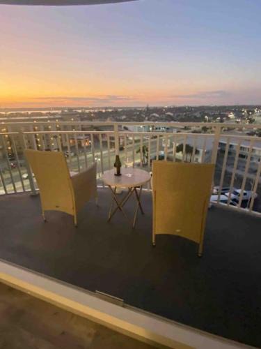 Daytona Beach Shores House | 2 Bedroom 2 bath Condo on the Beach on the 8th Floor