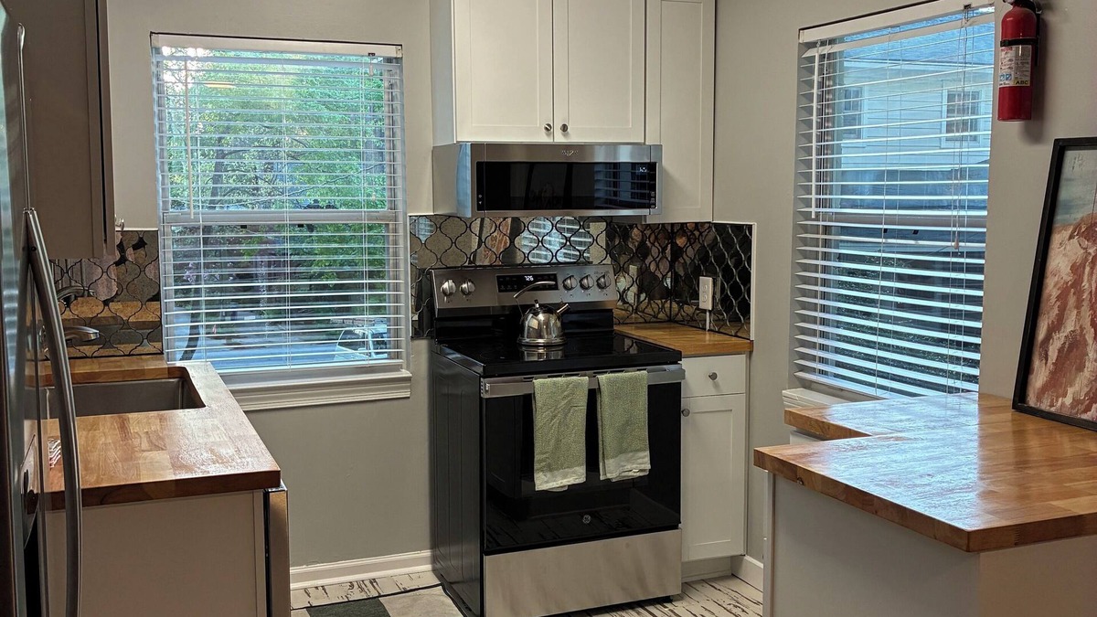 East Side Apartment | 2 bedroom/2 bath cottage, just a block from Emory University/Emory Hospital