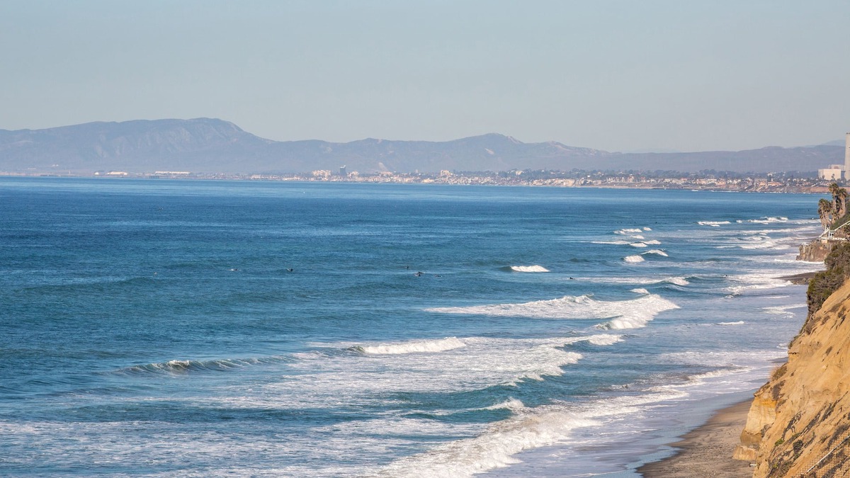 Encinitas House | 2 bedroom/2 bath Oceanfront with Large yard & Entertaining Area Pet Friendly