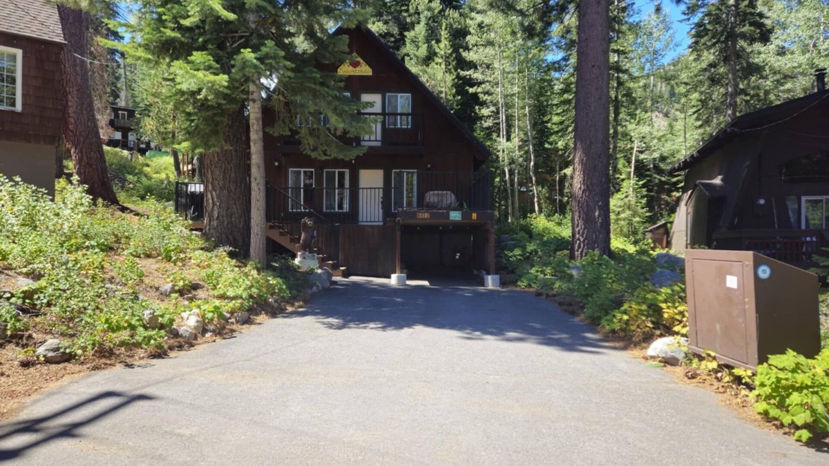 Donner Lake Woods Cabin | 2 bedroom, 2 bath, sleeps 6 adults. West End of Donner Lake DLR#011
