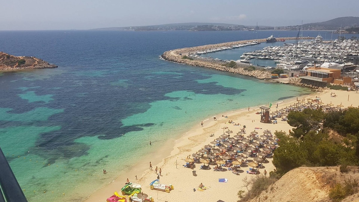 Portals Nous Apartment | 2 bedroom 2 bathroom apt in Puerto Portals Sea view big pool next to the beach
