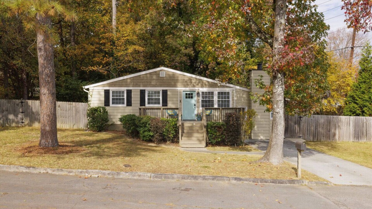 Buford Highway House | 2 Bedroom 2 Bathroom close to Brookhaven, Ashford Park and Chamblee Atlanta PDK airport