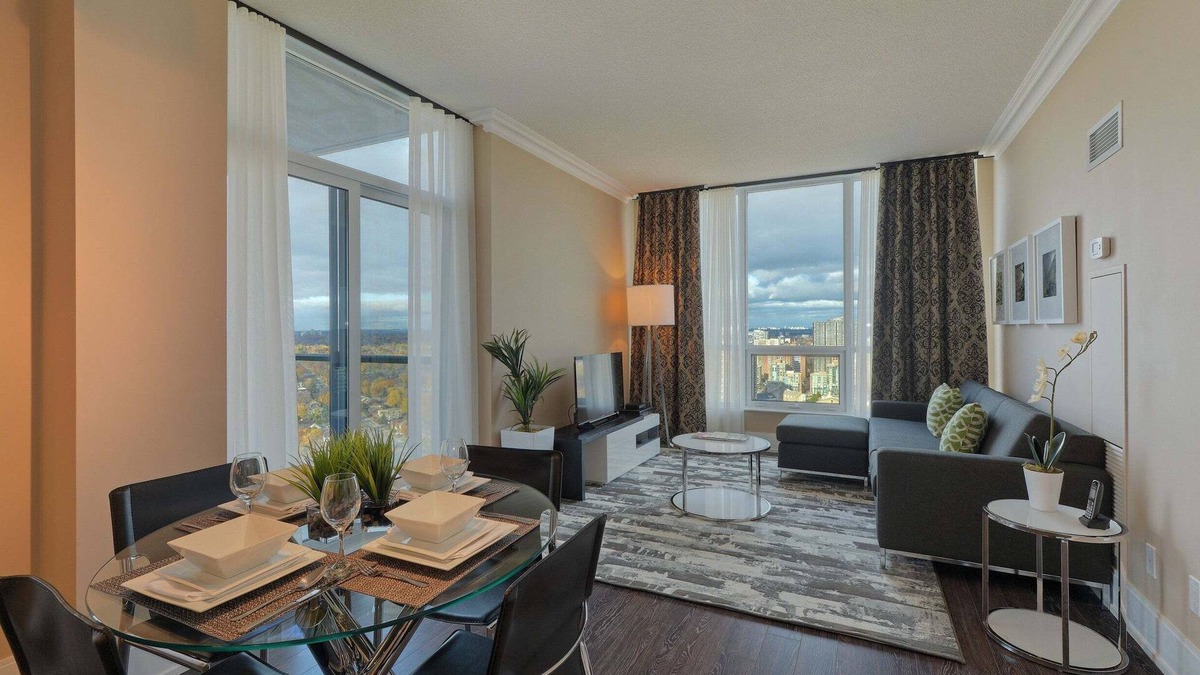 Etobicoke Apartment | 2 Bedroom/2 Bathroom Suite