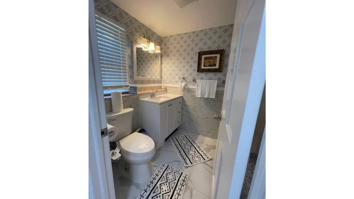 Teaneck House | 2 bedroom 2 bathroom entire apartment near NYC