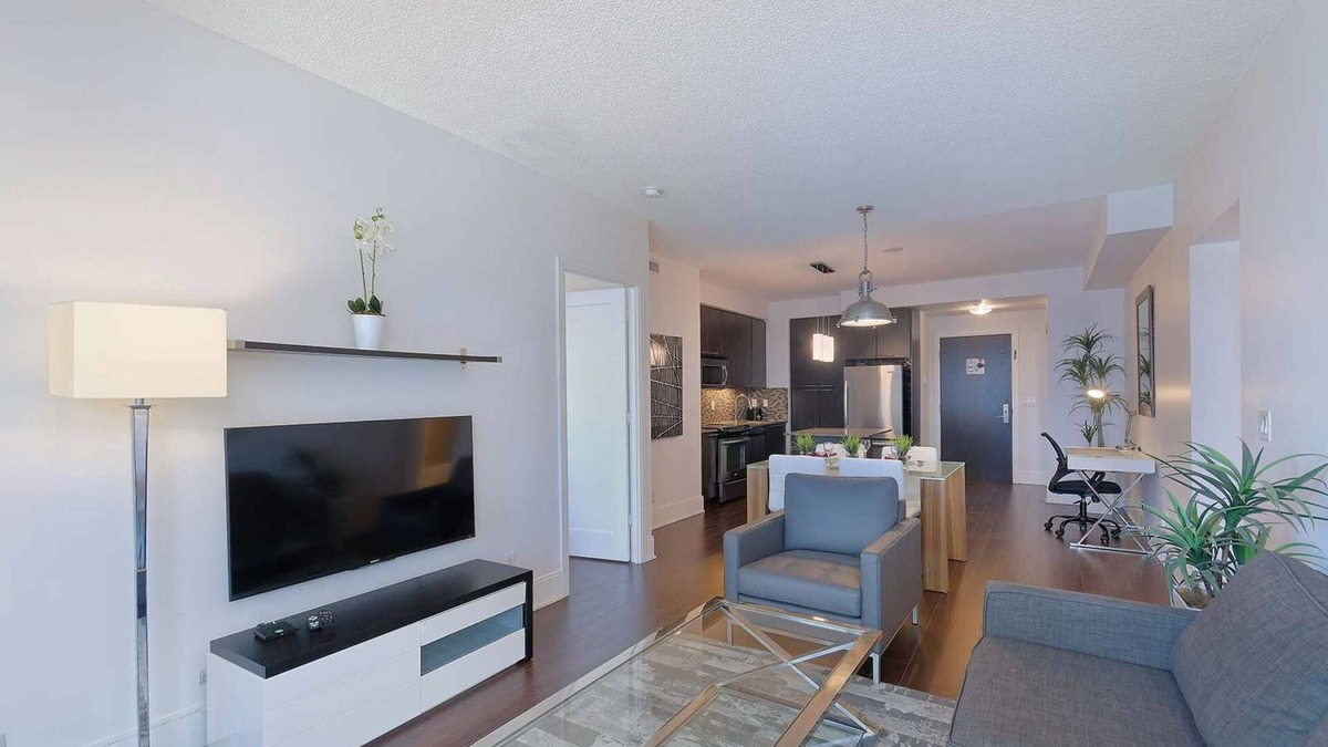 Mount Pleasant West Apartment | 2 Bedroom/2 Bathroom Suite