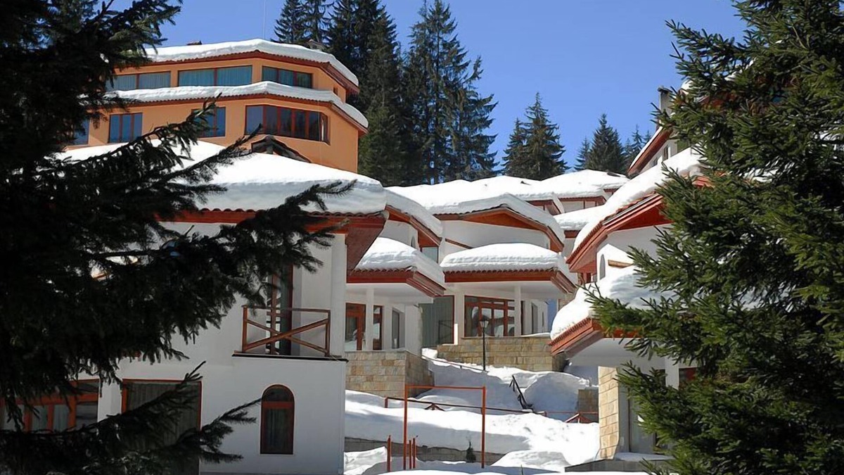 Pamporovo Ski Chalet | 2 bedroom, 2 showeroom Villa suitable for a family skication and remote working