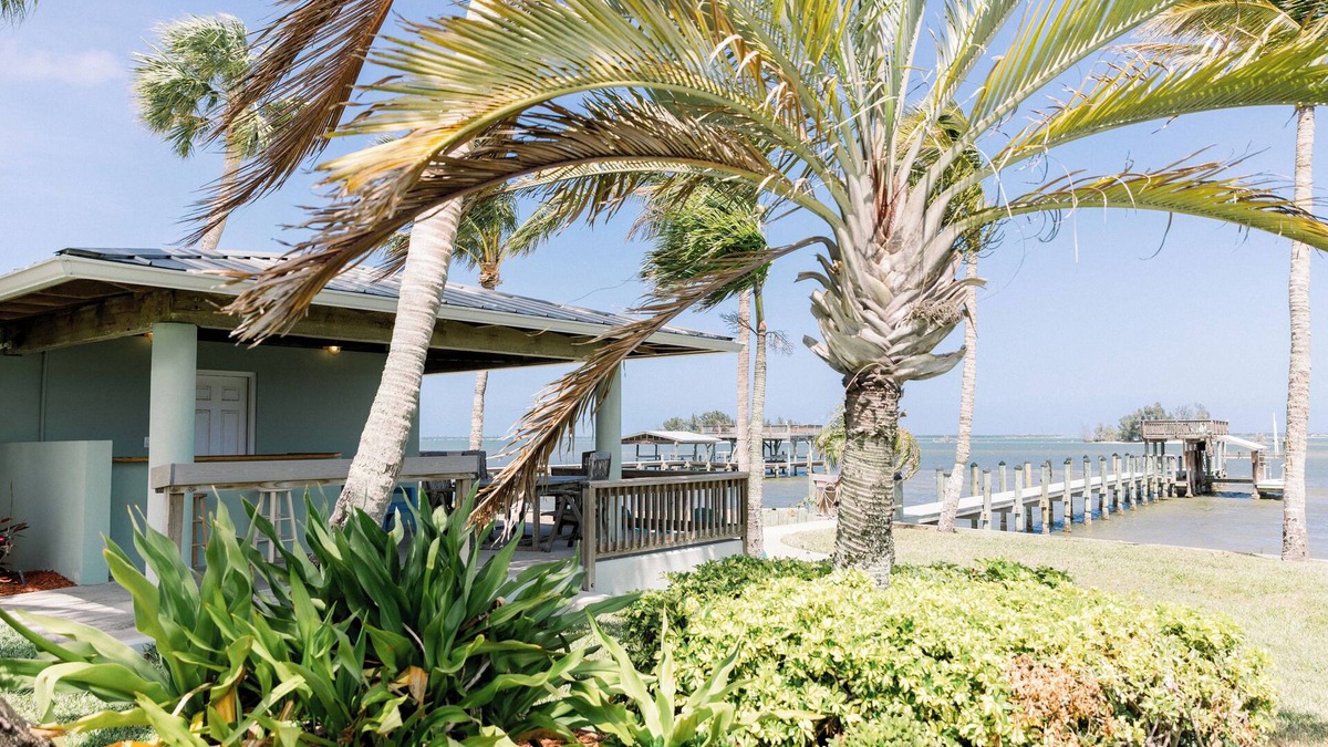 Roseland House | 2 Bedroom 3 Bathrooms with Private Dock & Outdoor Cabana Directly on the River