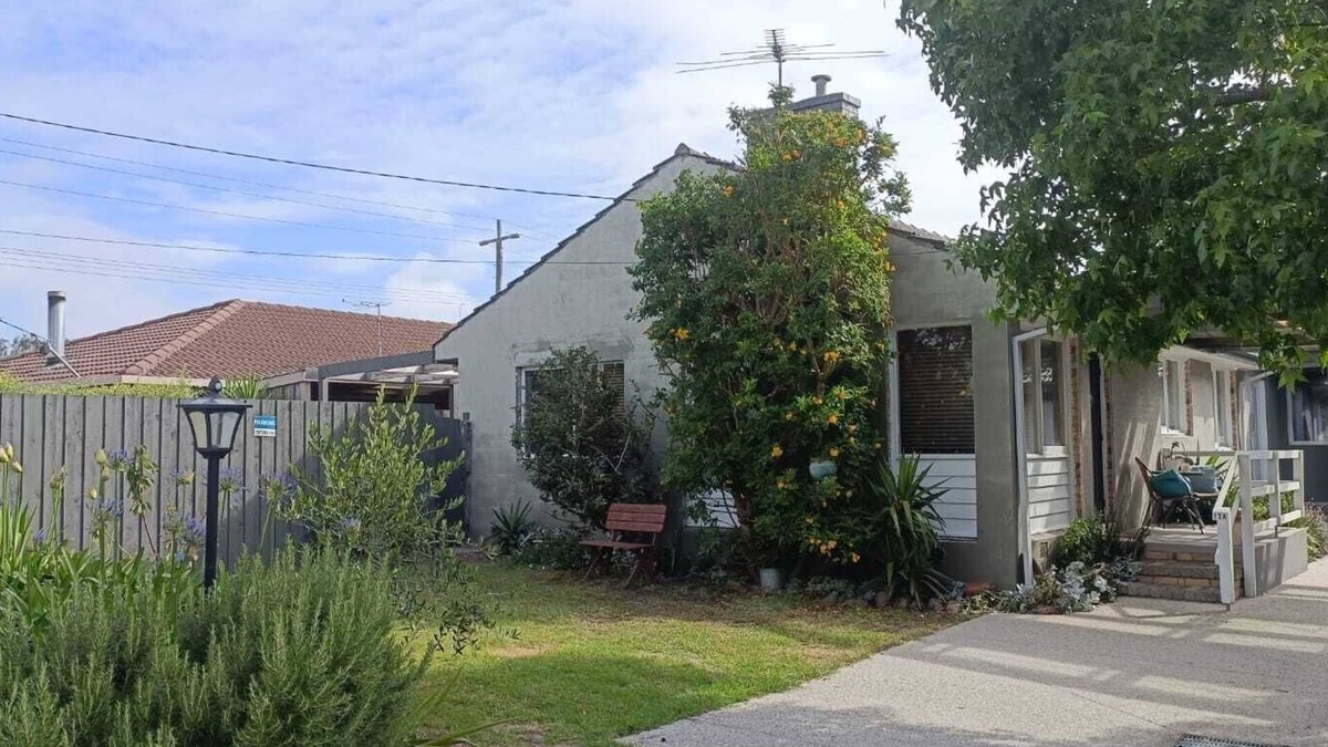 Capel Sound House | 2 Bedroom 650m Walk to the front beach