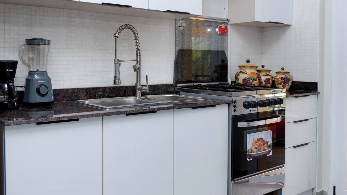 Comoe Apartment | 2-bedroom apartment in lovely Modest Grand Bassam with WiFi, AC