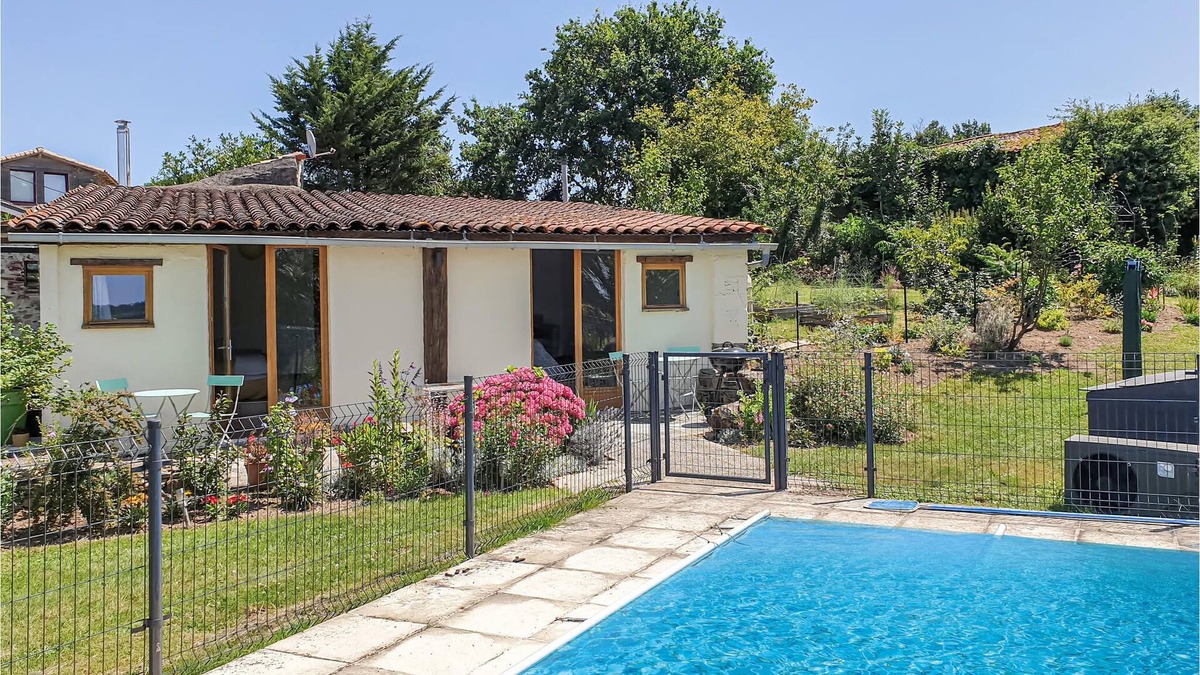 Saint-Hilaire-de-Voust House | 2 bedroom accommodation in St Hilaire de Voust