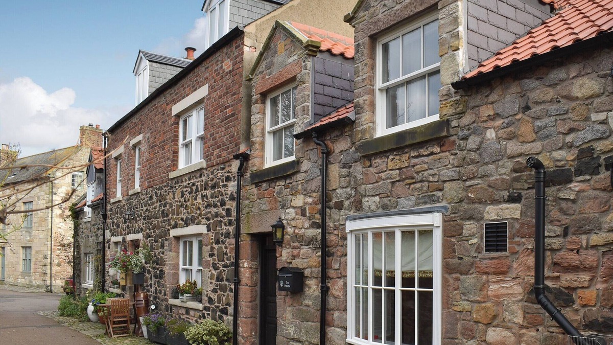 Berwick-upon-Tweed Cottage | 2 bedroom accommodation in Holy Island, near Berwick-upon-Tweed