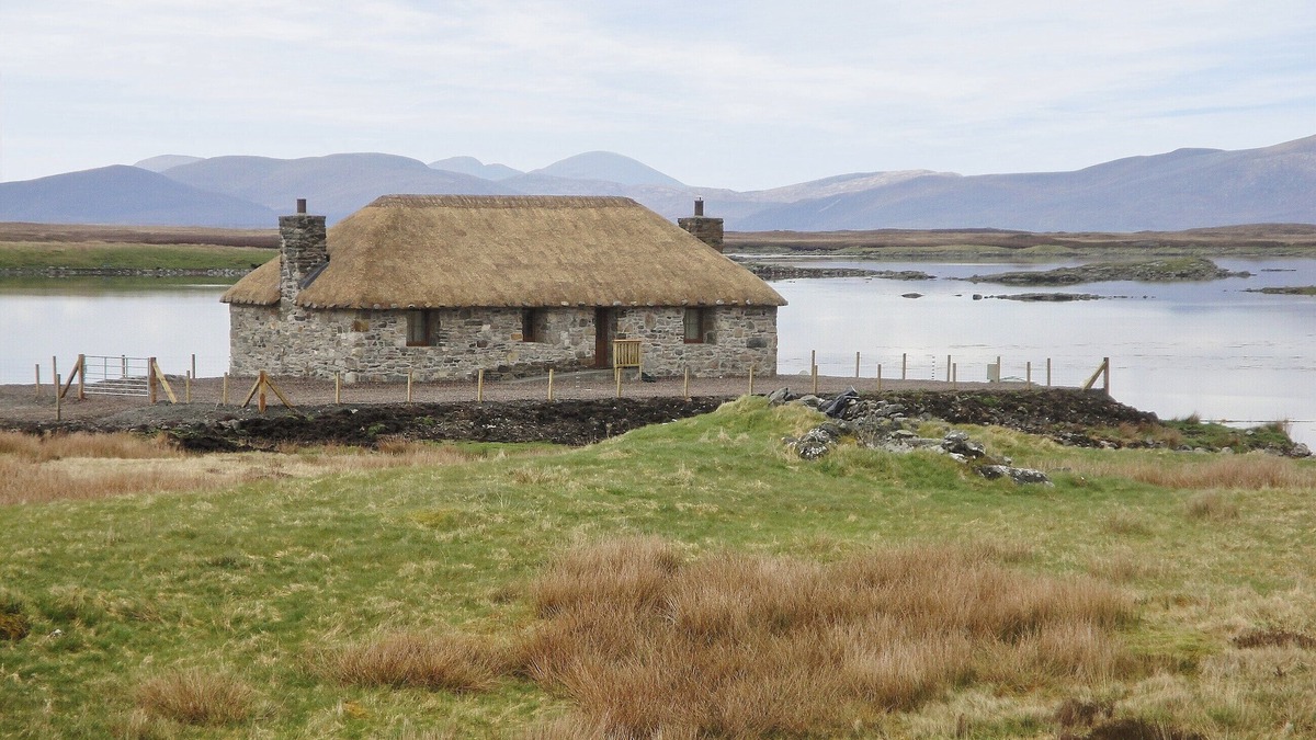 Lochmaddy Cottage | 2 bedroom accommodation in Minish near Lochmaddy, Isle of North Uist