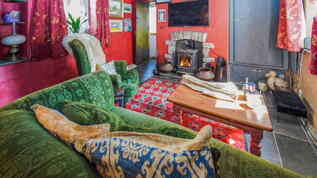 Barrow-in-Furness Cottage | 2 bedroom accommodation in Walney, near Barrow-in- Furness