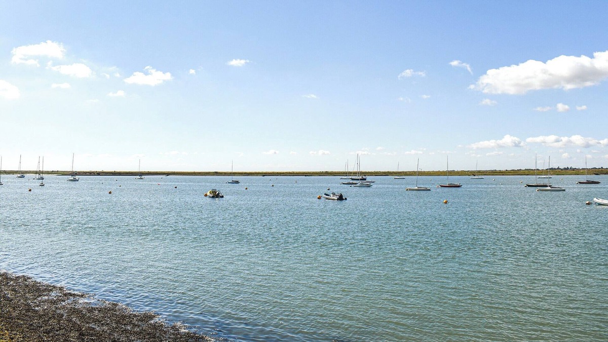 Burnham-on-Crouch Cottage | 2 bedroom accommodation in Burnham-on-Crouch