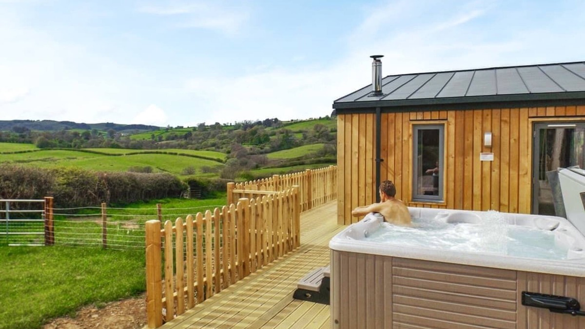 Llanddewi Ystradenny Ski Chalet | 2 bedroom accommodation in Castle Pren, Llandrindod Wells