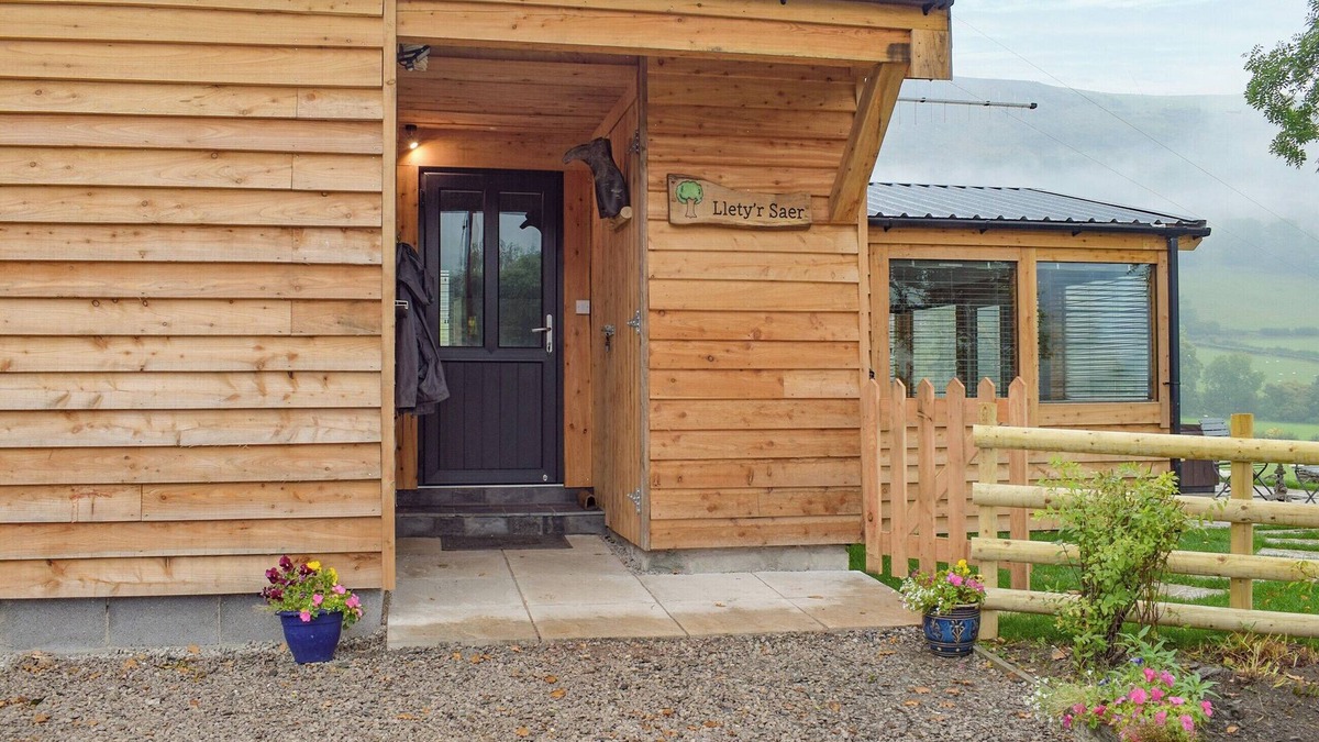 Pennant Melangell Cottage | 2 bedroom accommodation in Penybontfawr, near Llanfyllin