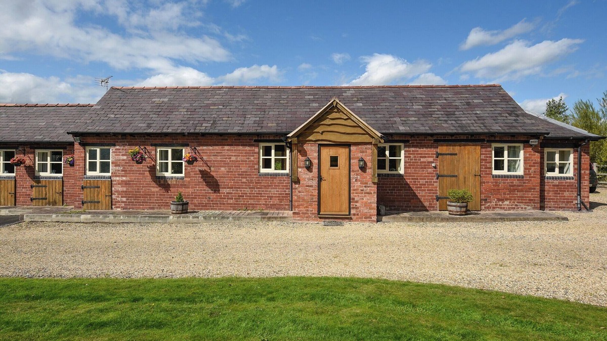 Stoney Stretton Cottage | 2 bedroom accommodation in Asterley, near Shrewsbury