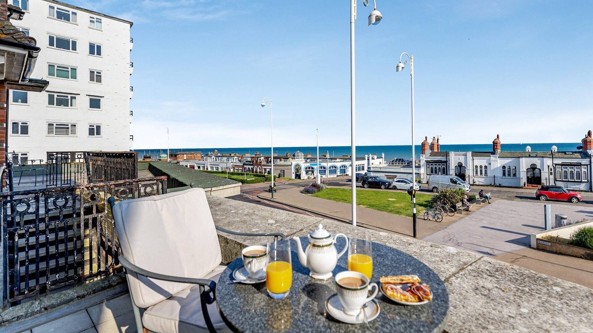 Bexhill-on-Sea Cottage | 2 bedroom accommodation in Bexhill-on-Sea