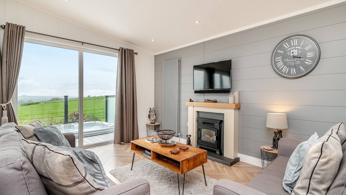 Shepton Mallet Ski Chalet | 2 bedroom accommodation in Midsomer House, East Compton