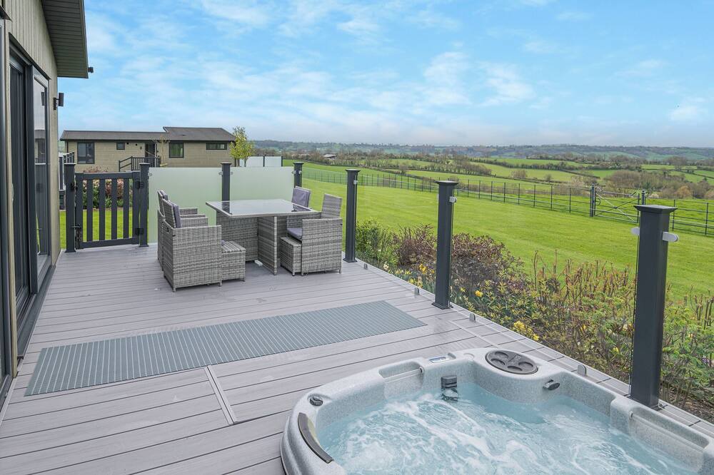 Shepton Mallet Ski Chalet | 2 bedroom accommodation in Midsomer House, East Compton