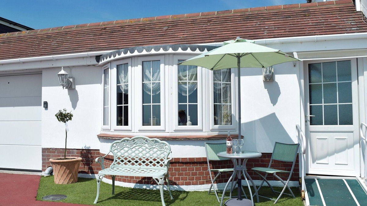 Clacton-on-Sea Cottage | 2 bedroom accommodation in Clacton-on-Sea