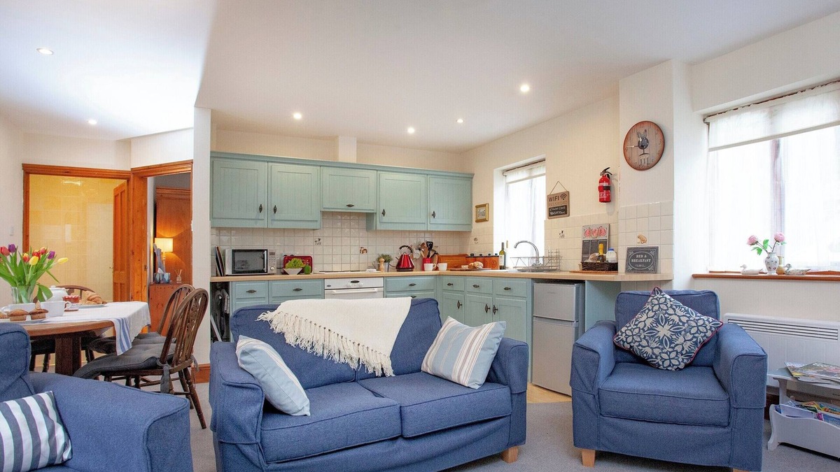 Clyst St Mary Cottage | 2 bedroom accommodation in Clyst Honiton, near Exeter