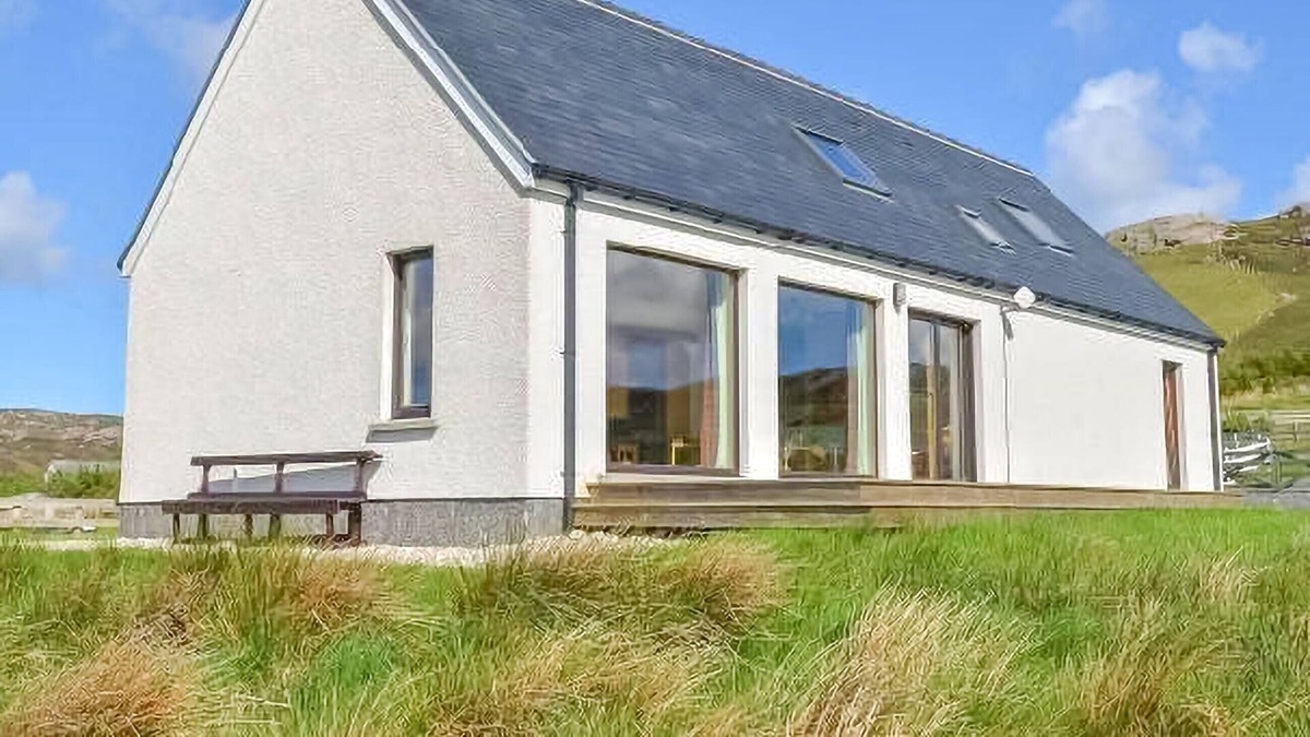 Miavaig Cottage | 2 bedroom accommodation in Uig, near All Outer Hebrides