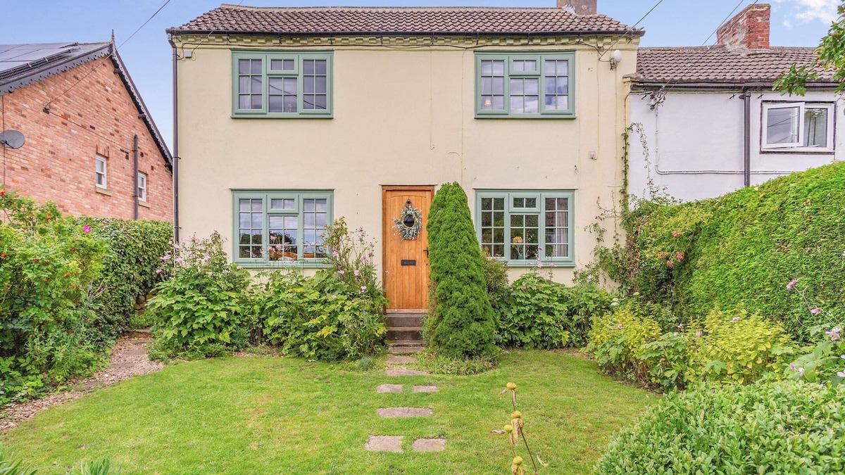 Thornton-le-Moor Cottage | 2 bedroom accommodation in Thornton-le-Moor, near Northallerton