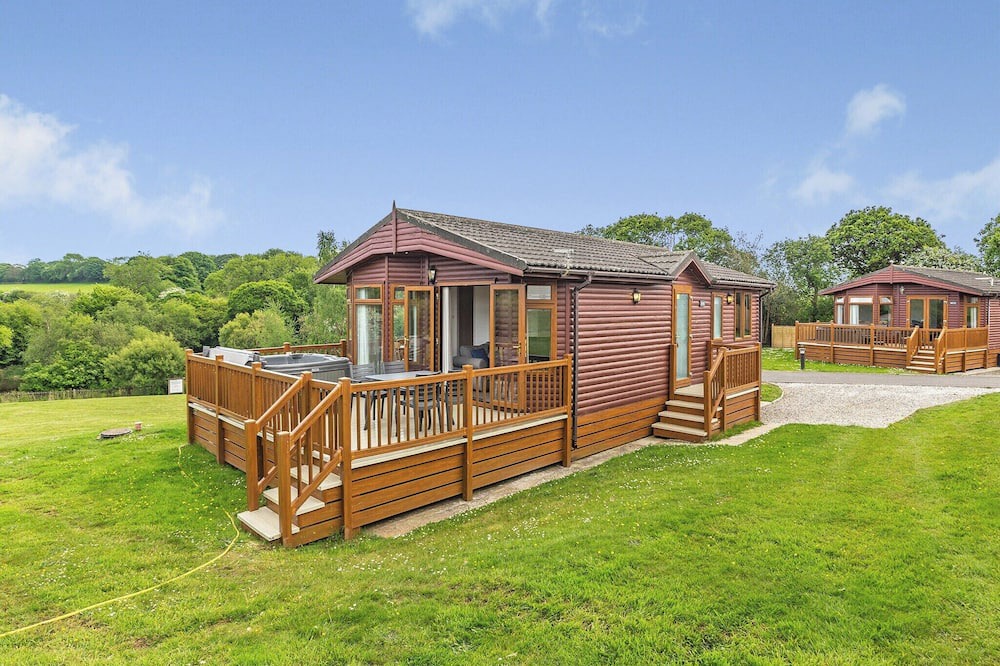 Hewas Water Ski Chalet | 2 bedroom accommodation in Nr St Austell