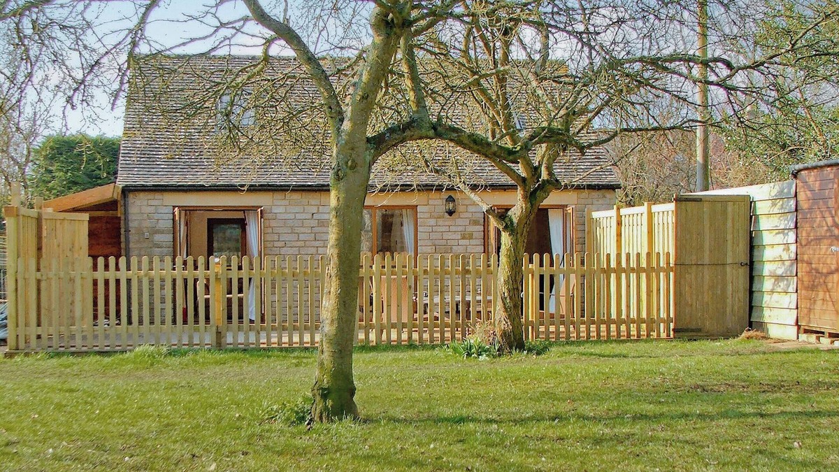 Ampney Crucis Cottage | 2 bedroom accommodation in Ampney Crucis, near Cirencester