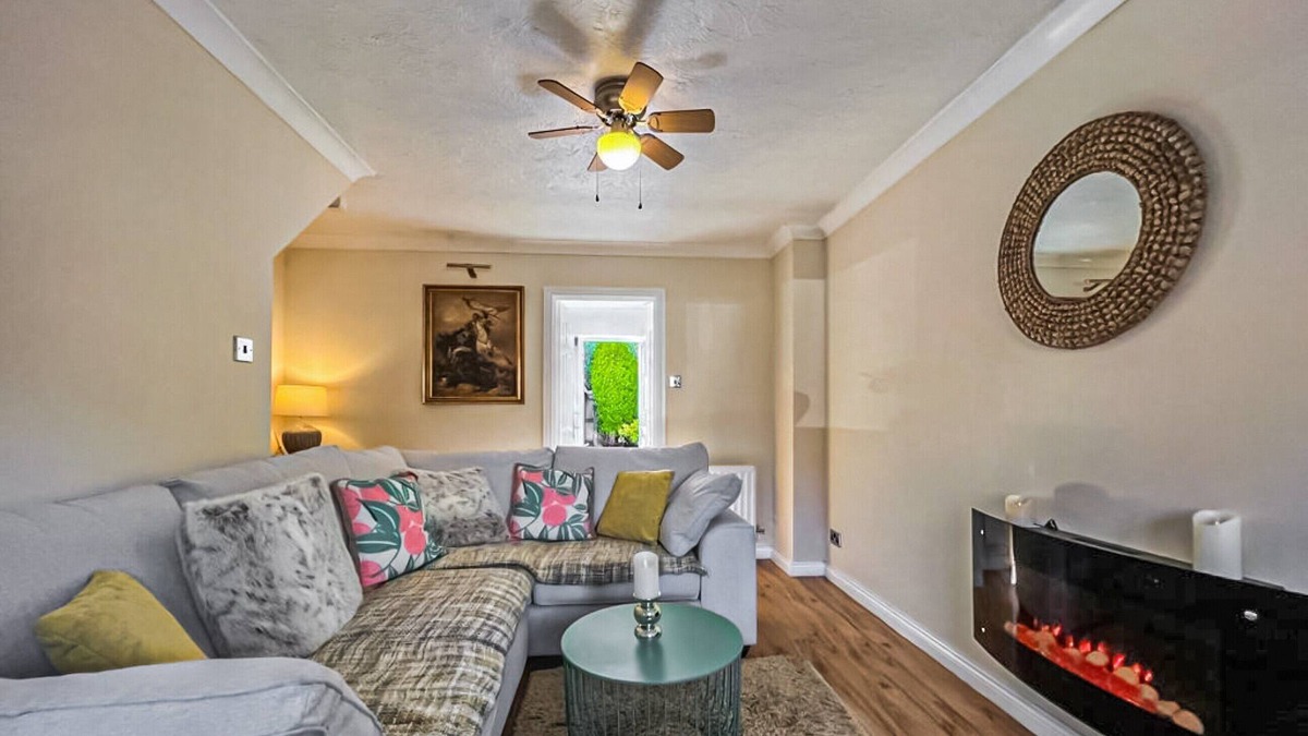 Hassocks Cottage | 2 bedroom accommodation in Burgess Hill