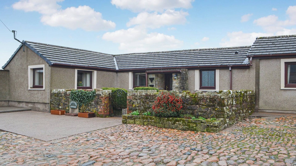 Cleator Moor Cottage | 2 bedroom accommodation in Parkside, Cleator Moor