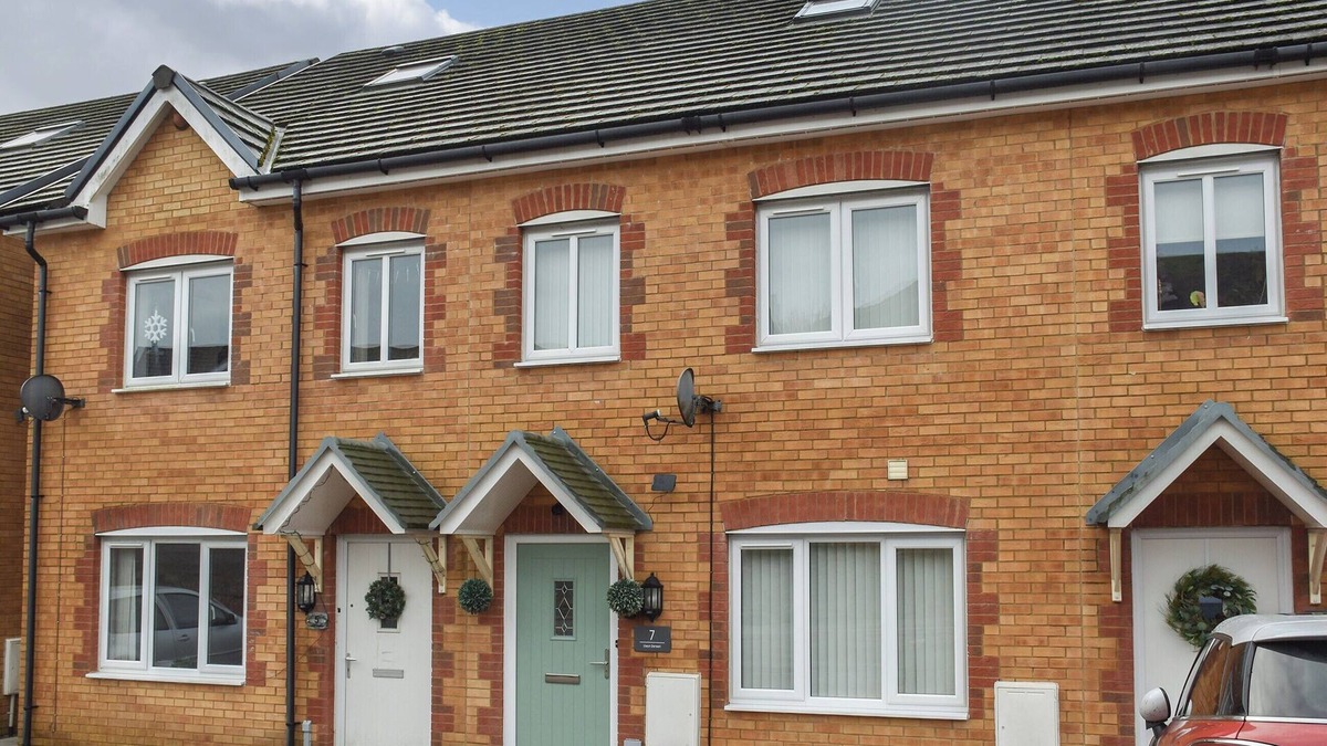 Ynysddu Cottage | 2 bedroom accommodation in Cwmfelinfach