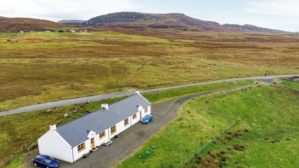 Bornesketaig Cottage | 2 bedroom accommodation in Hungladder, near Uig