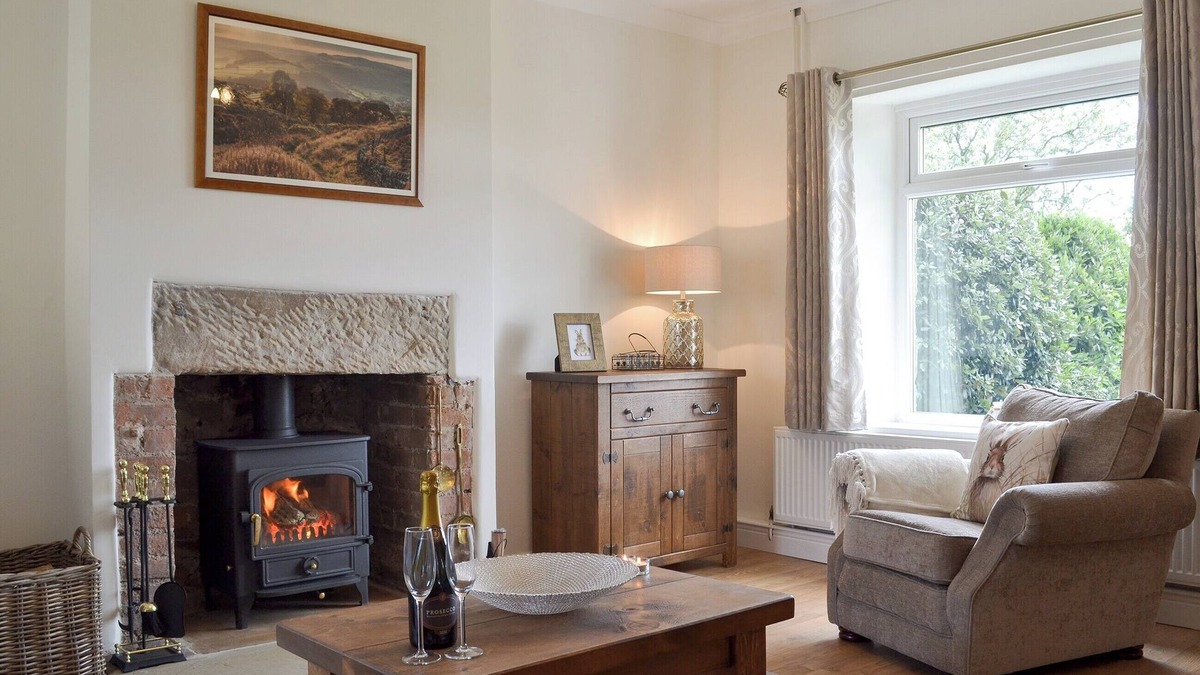 Chesterfield Cottage | 2 bedroom accommodation in Temple Normanton, near Chesterfield