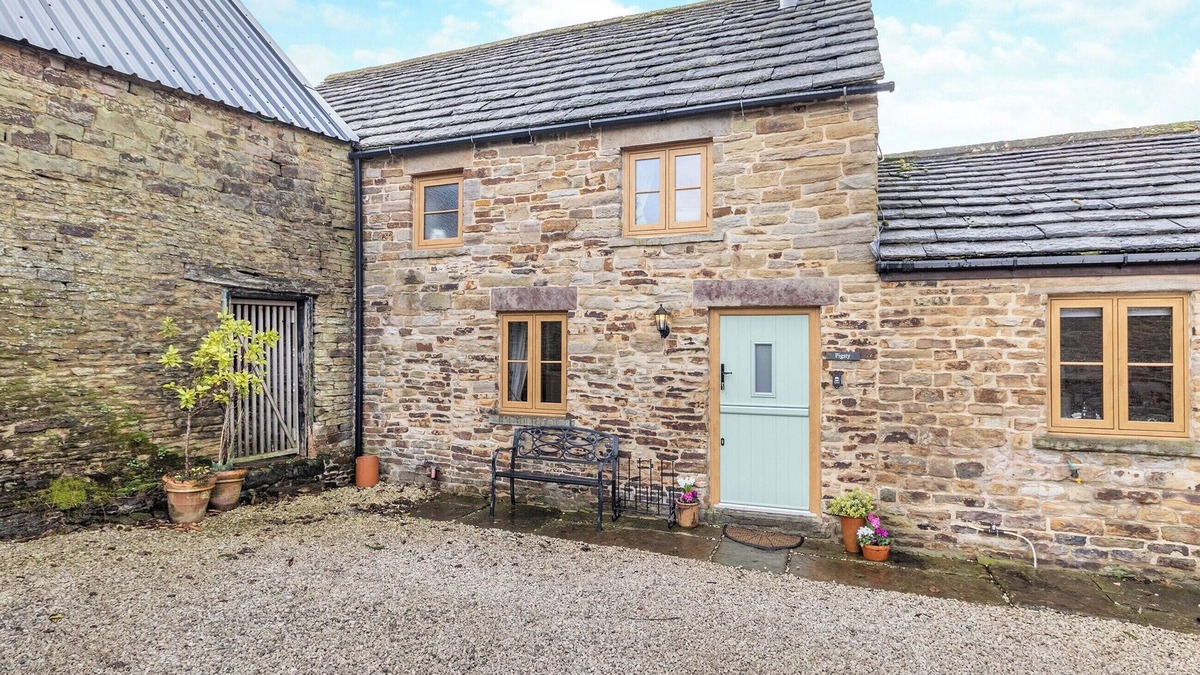 Cutthorpe Cottage | 2 bedroom accommodation in Cutthorpe, near Chesterfield