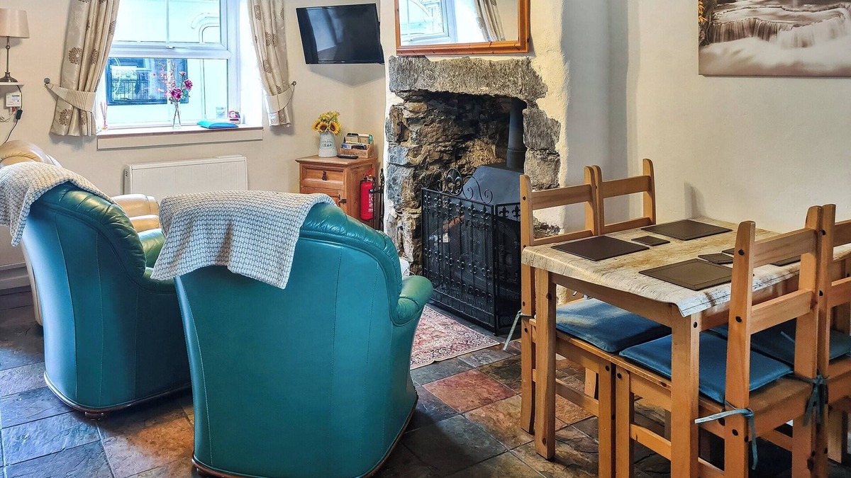 Cwmtirmynach Cottage | 2 bedroom accommodation in Ysbyty Ifan, near Betws-y-Coed