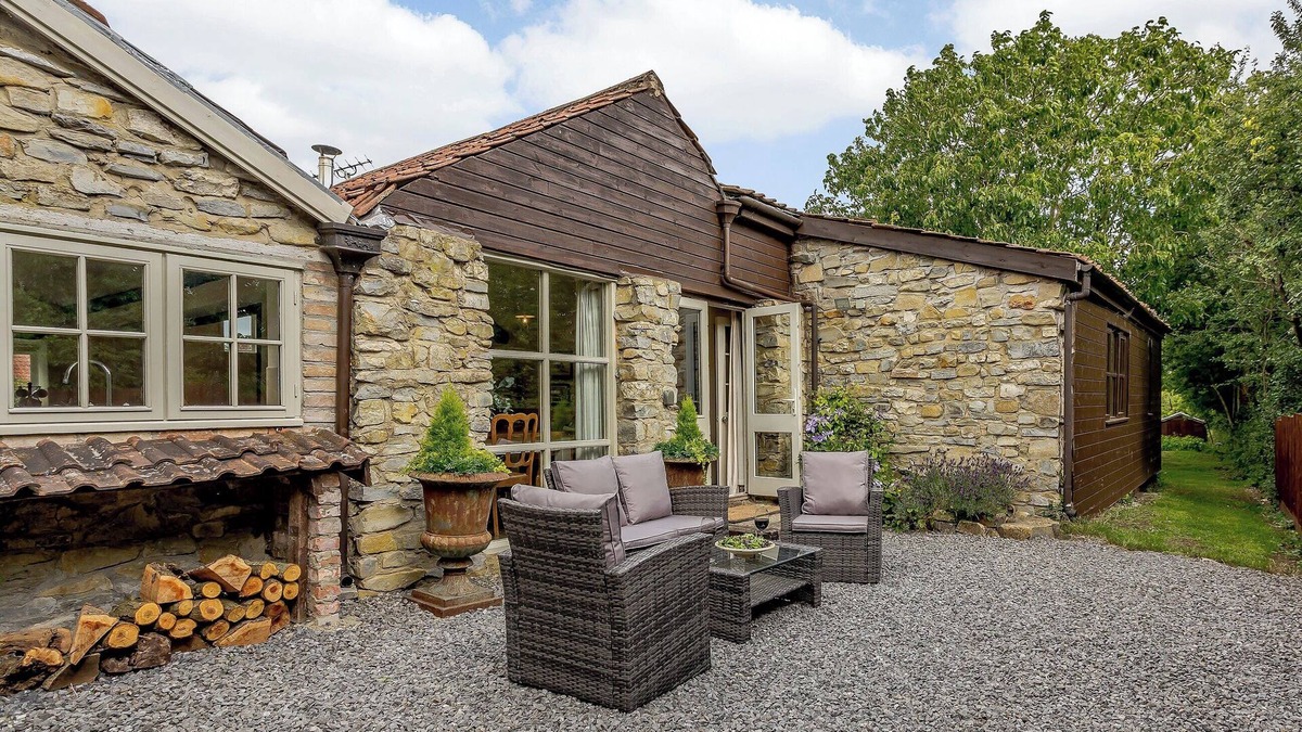 Meare Cottage | 2 bedroom accommodation in Meare, near Glastonbury
