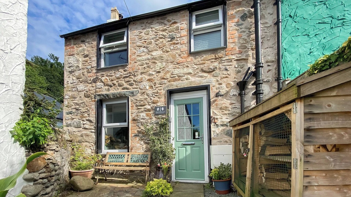 Dwygyfylchi Cottage | 2 bedroom accommodation in Penmaenmawr, near Conwy