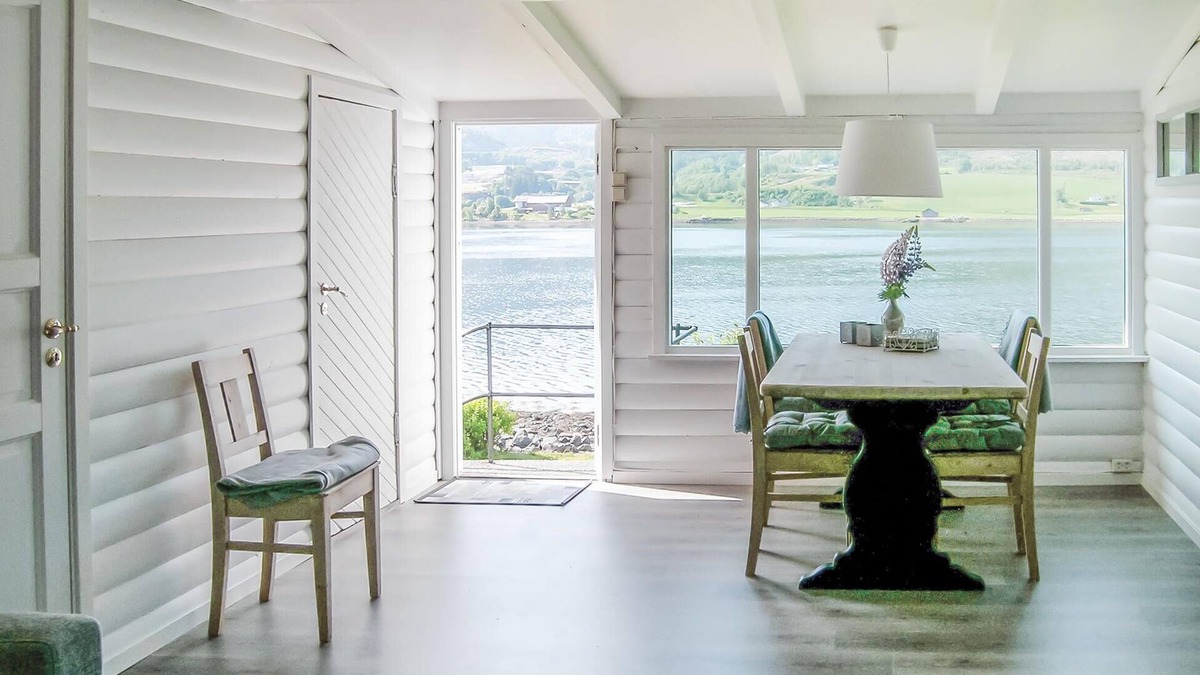 Fraena House | 2 bedroom accommodation in Malmefjorden