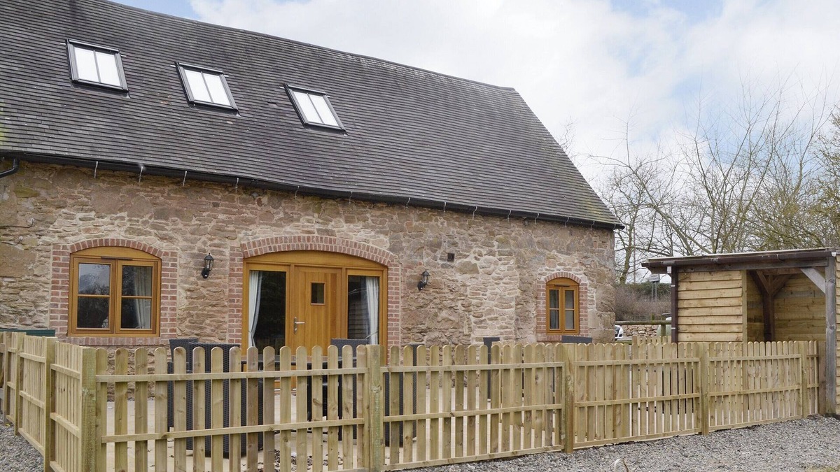 Billingsley Cottage | 2 bedroom accommodation in Six Ashes, near Bridgnorth