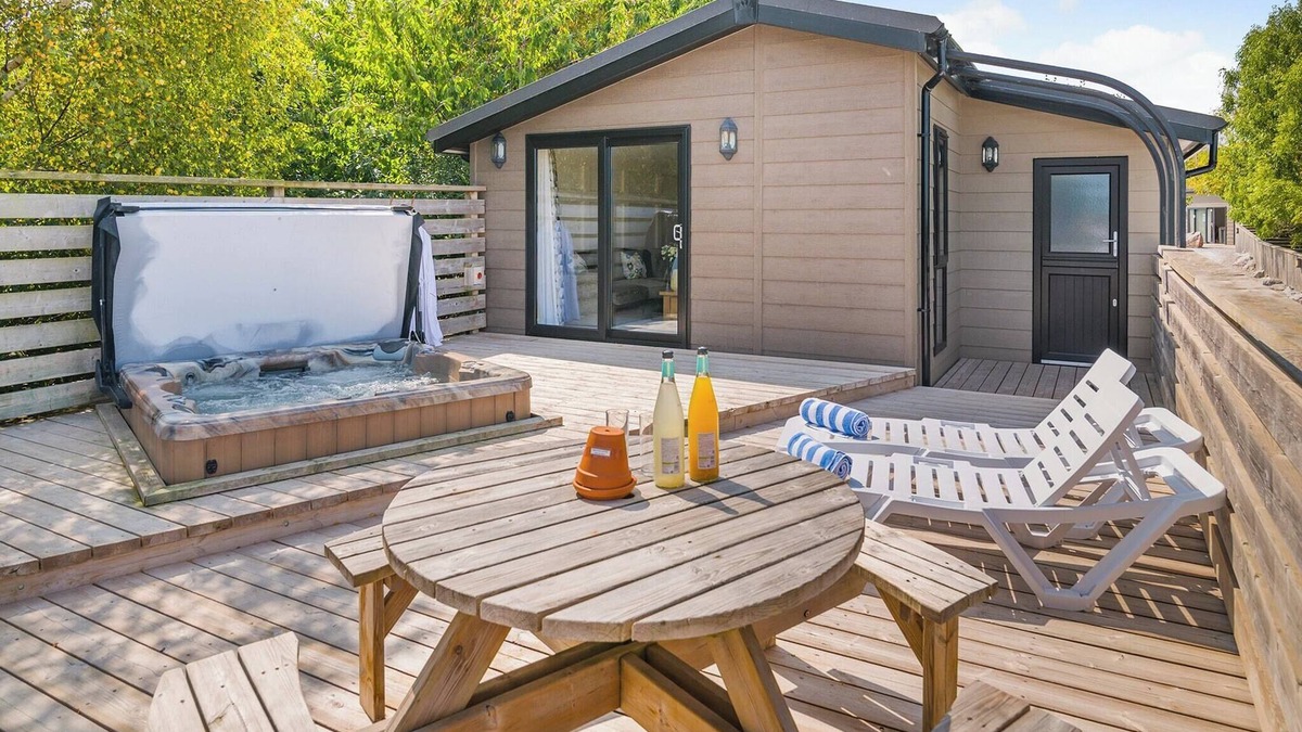 Milverton Ski Chalet | 2 bedroom accommodation in Cannington