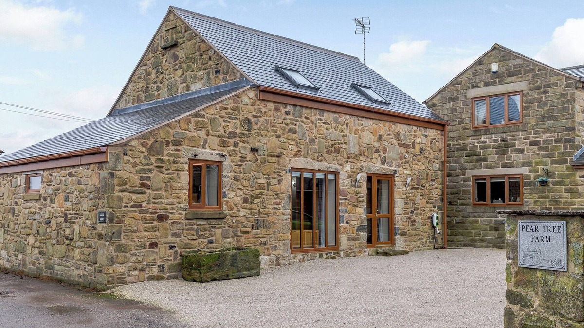 Ashover Cottage | 2 bedroom accommodation in Clay Cross