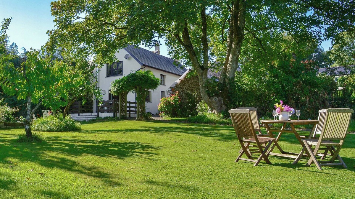 Holsworthy Cottage | 2 bedroom accommodation in Derriton, near Holsworthy