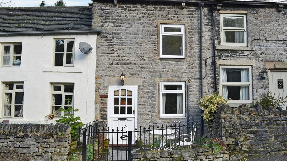 Castleton Cottage | 2 bedroom accommodation in Castleton, near Buxton