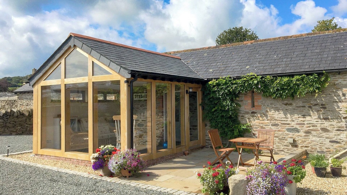 Fivelanes Cottage | 2 bedroom accommodation in North Hill