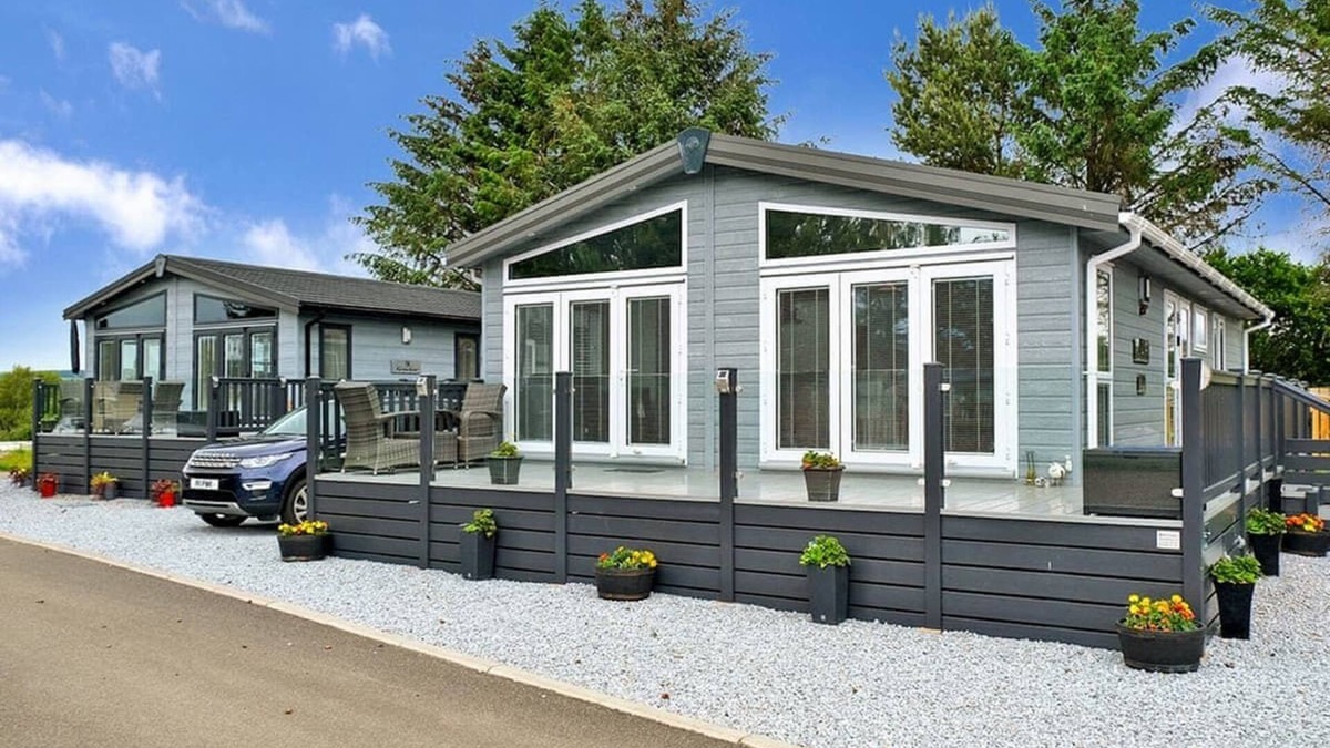 Inverurie Ski Chalet | 2 bedroom accommodation in Nr Kintore