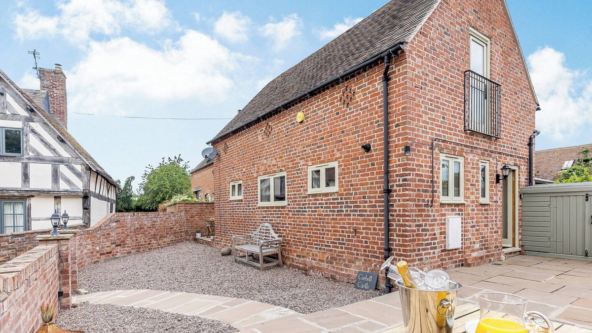 Pontesbury Cottage | 2 bedroom accommodation in Arscott, near Shrewsbury